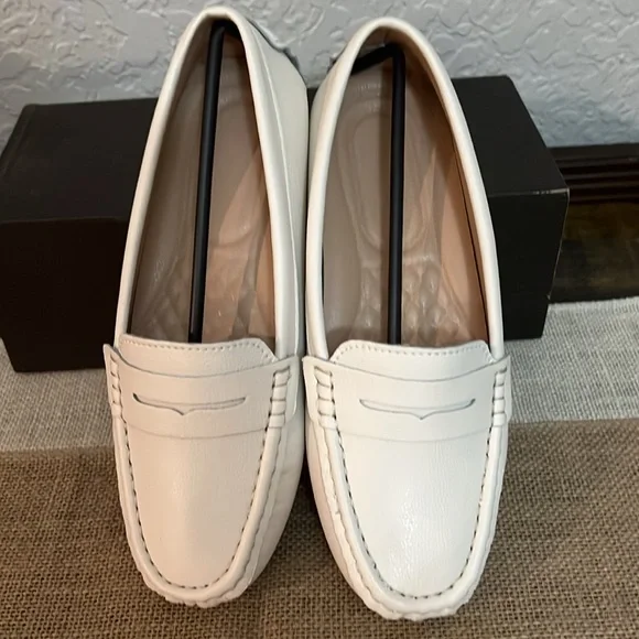 NIB WOMEN’S BEIGE PENNY LOAFERS - Picture 2 of 3